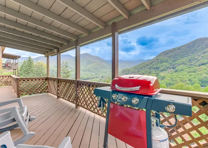 Maggie Valley Mountain Escape With Fireplace And Deck!