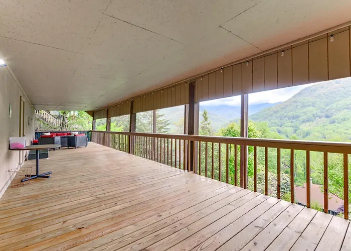 Maggie Valley Mountain Escape With Fireplace And Deck!
