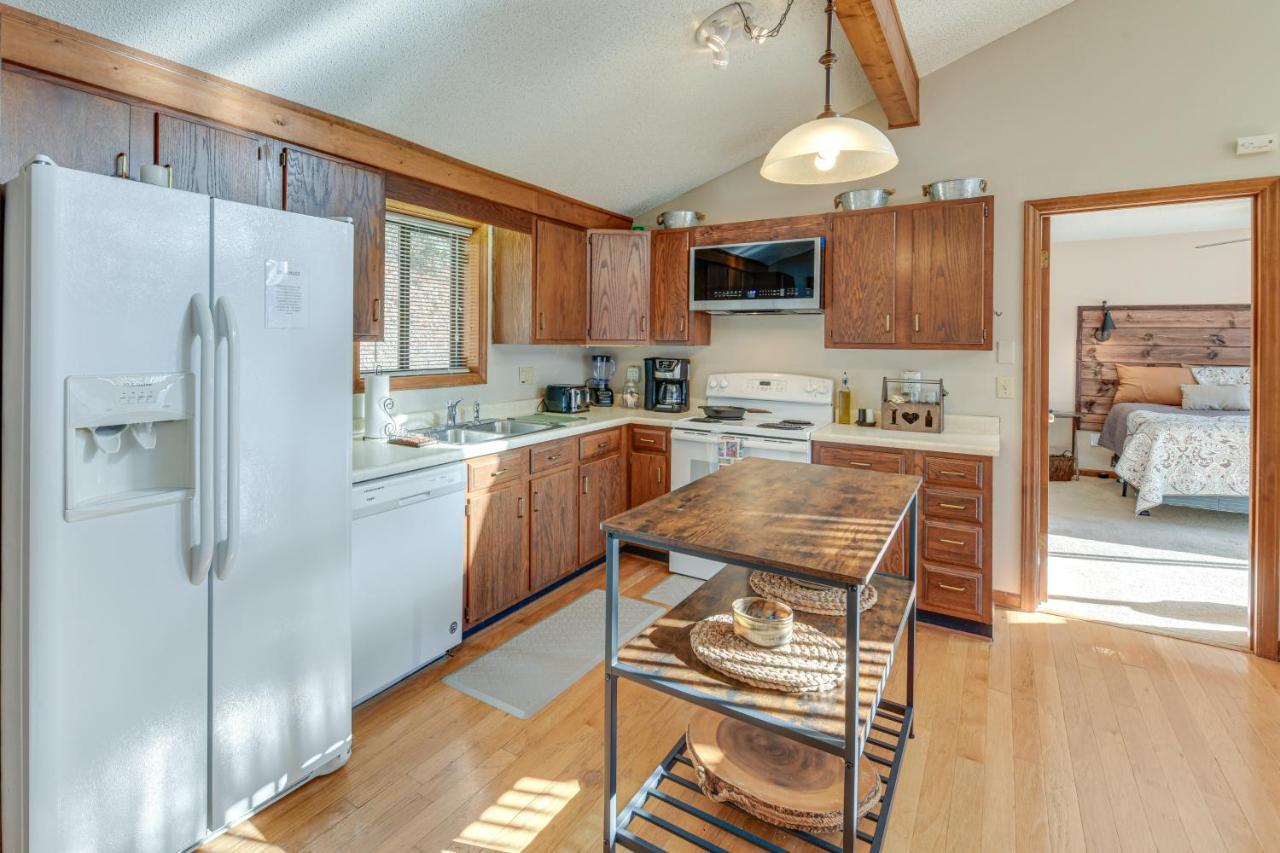 Mountain Escape With Fireplace And Deck! * Maggie Valley