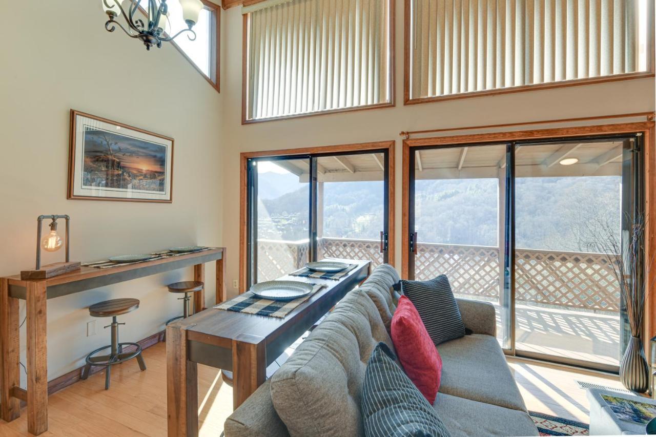Mountain Escape With Fireplace And Deck! Holiday home Maggie Valley
