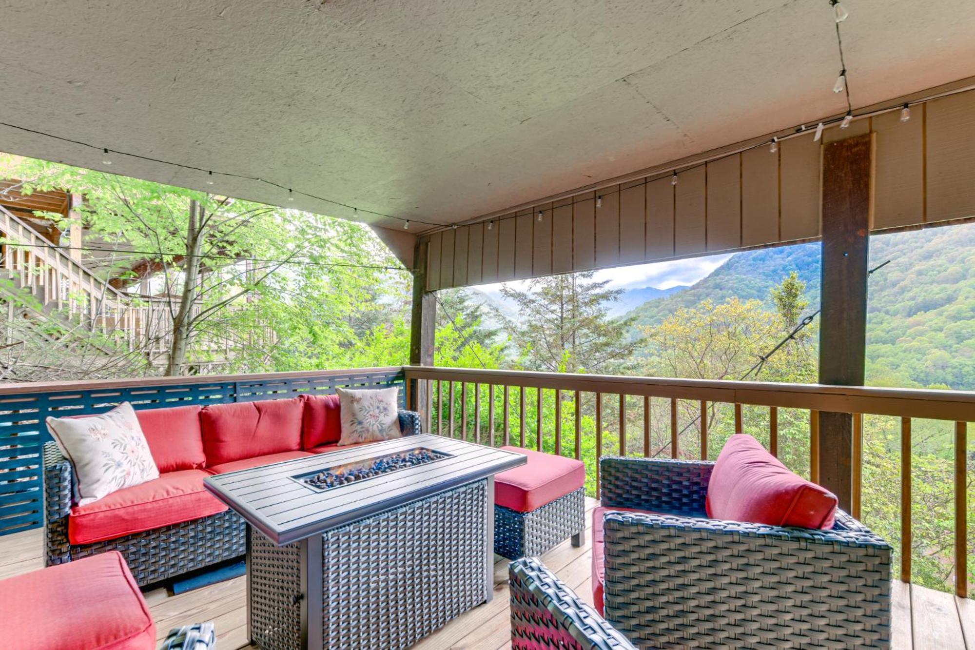 Holiday home Mountain Escape With Fireplace And Deck! Maggie Valley